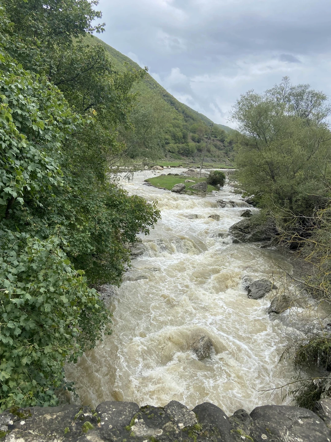 В связи с погодой у нас была замена маршрута. Мы уже были в Дагестане и видели