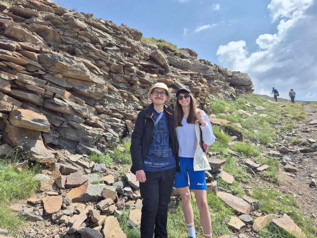 У меня и у моей девушки давно была мечта попробовать себя в альпинизме. Решили осуществить её