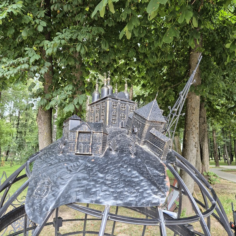 Максим очень хороший экскурсовод, глубоко погружает в историю Смоленска