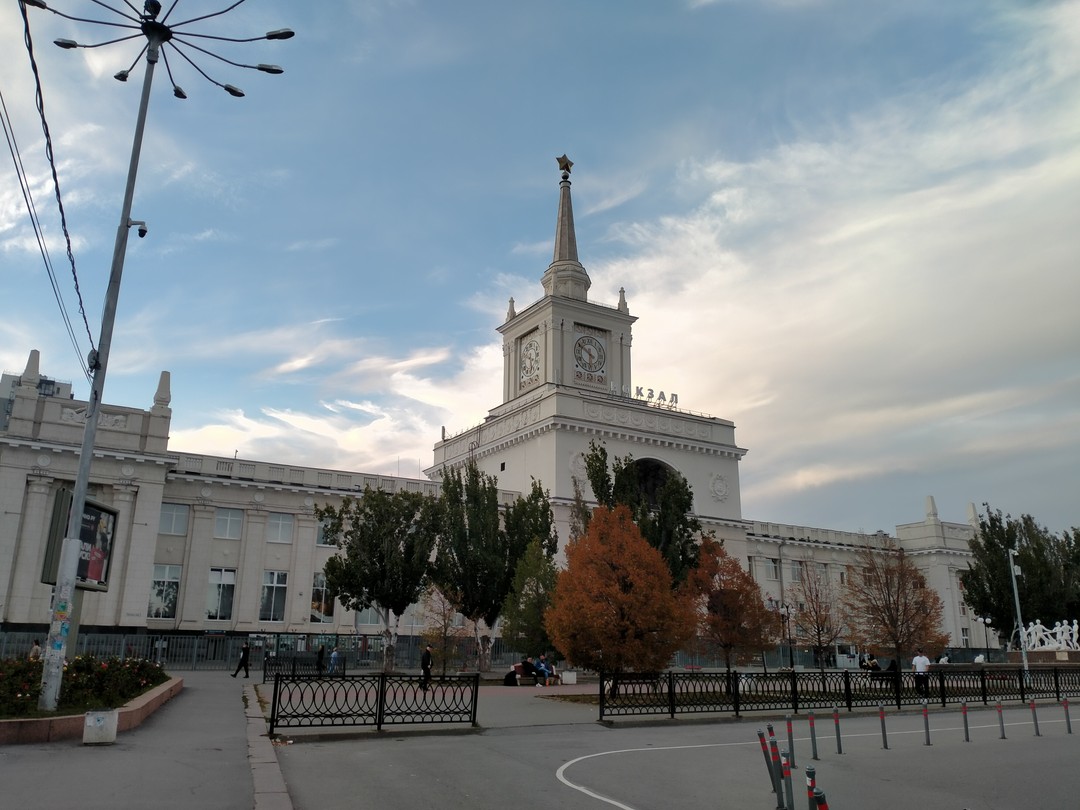 Нашему экскурсоводу Александру за проведение обзорной экскурсии по городу мы однозначно ставим «двойку»
