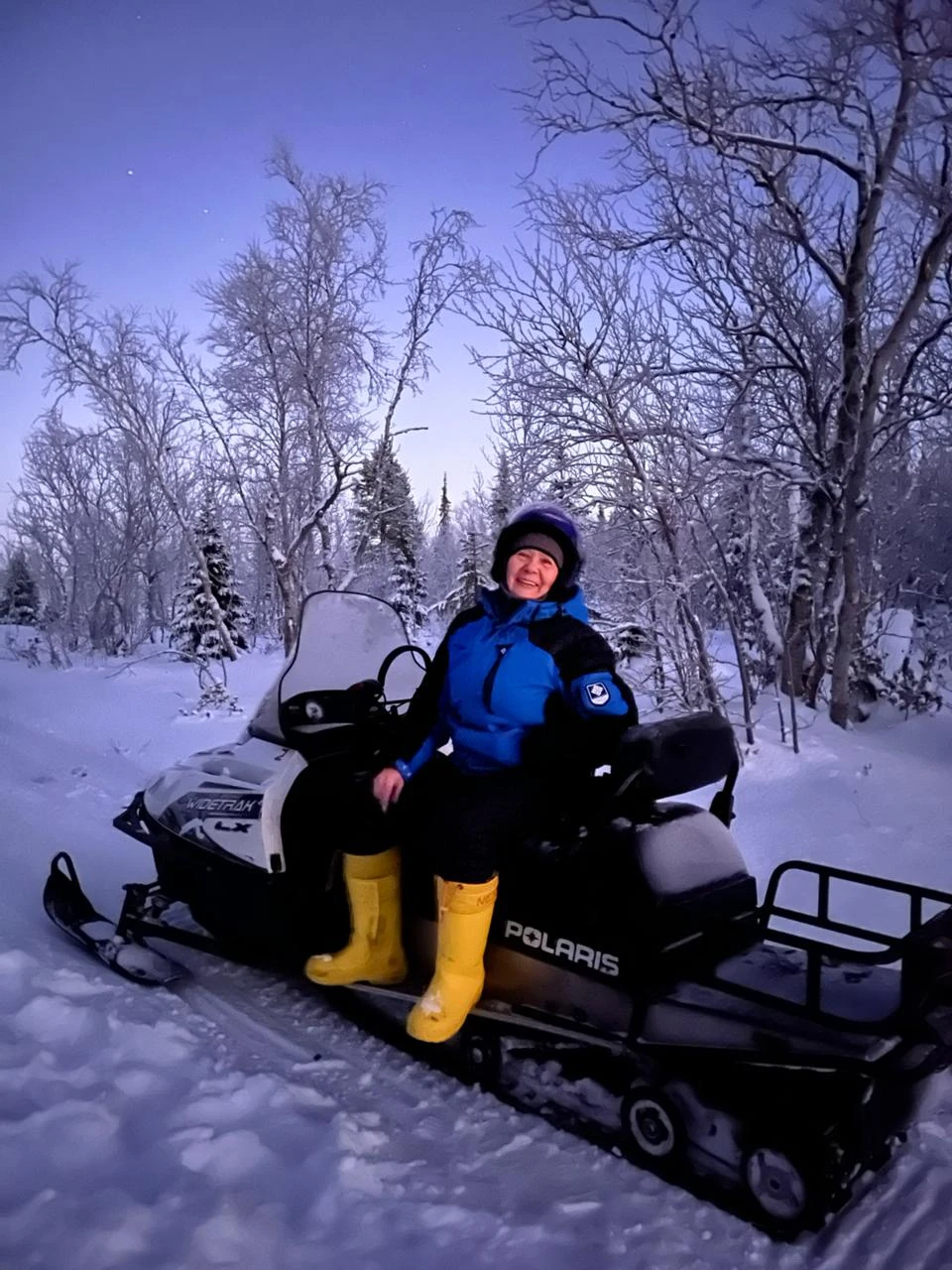 Часовая прогулка на снегоходах в мини-группе (Ольга)