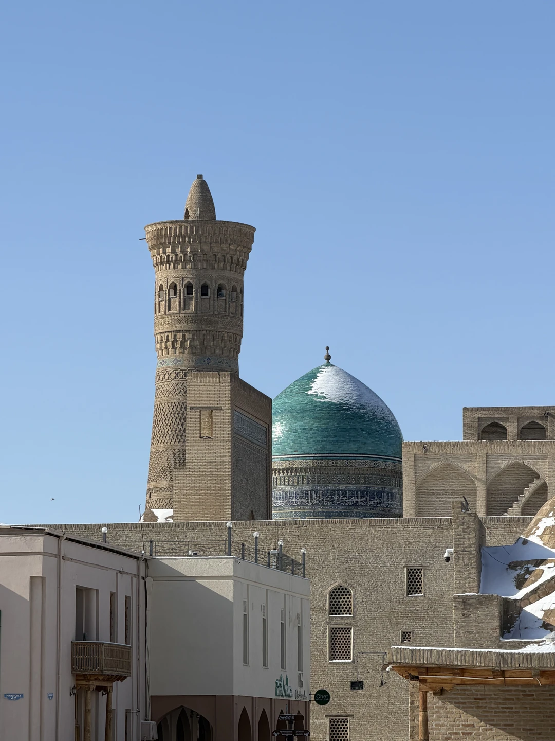 Экскурсия пешеходная, и это ее огромный плюс. Всё компактно, логично, без лишней суеты и переездов. Темп был комфортным, с паузами на фотографии, чай