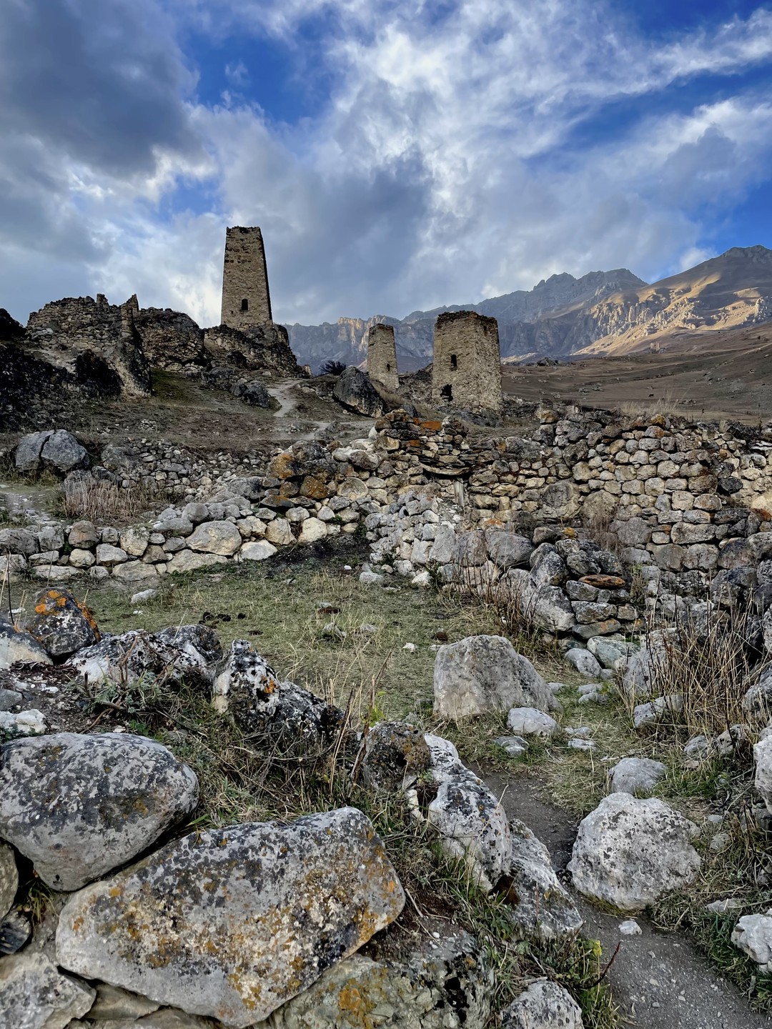 Поездка понравилась, даже поздней осенью очень красивые виды, хорошая организация, комфортная машина