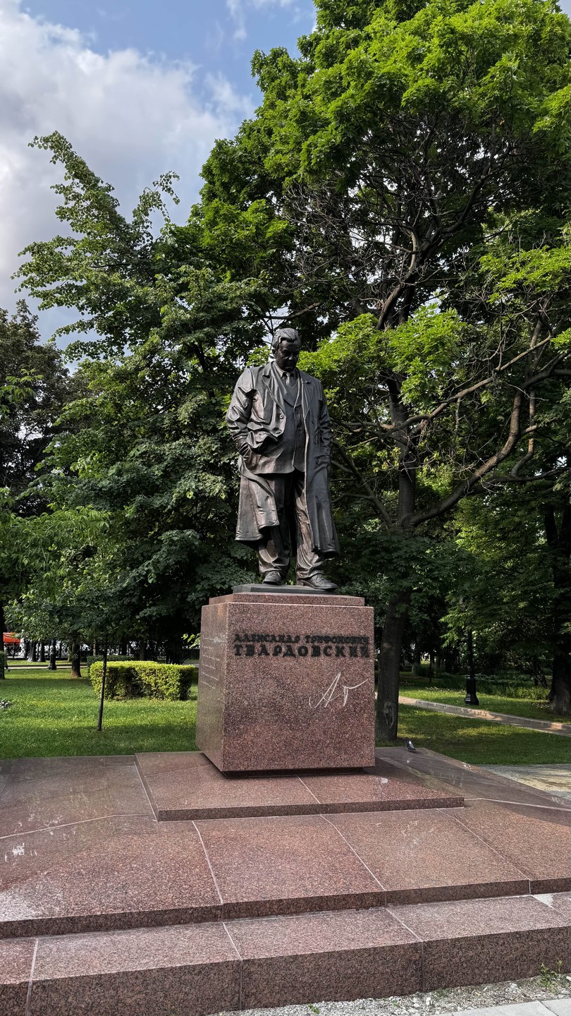 Мы отлично провели время - прогулялись по Бульварному кольцу и его закоулочкам. Разглядели в привычных и