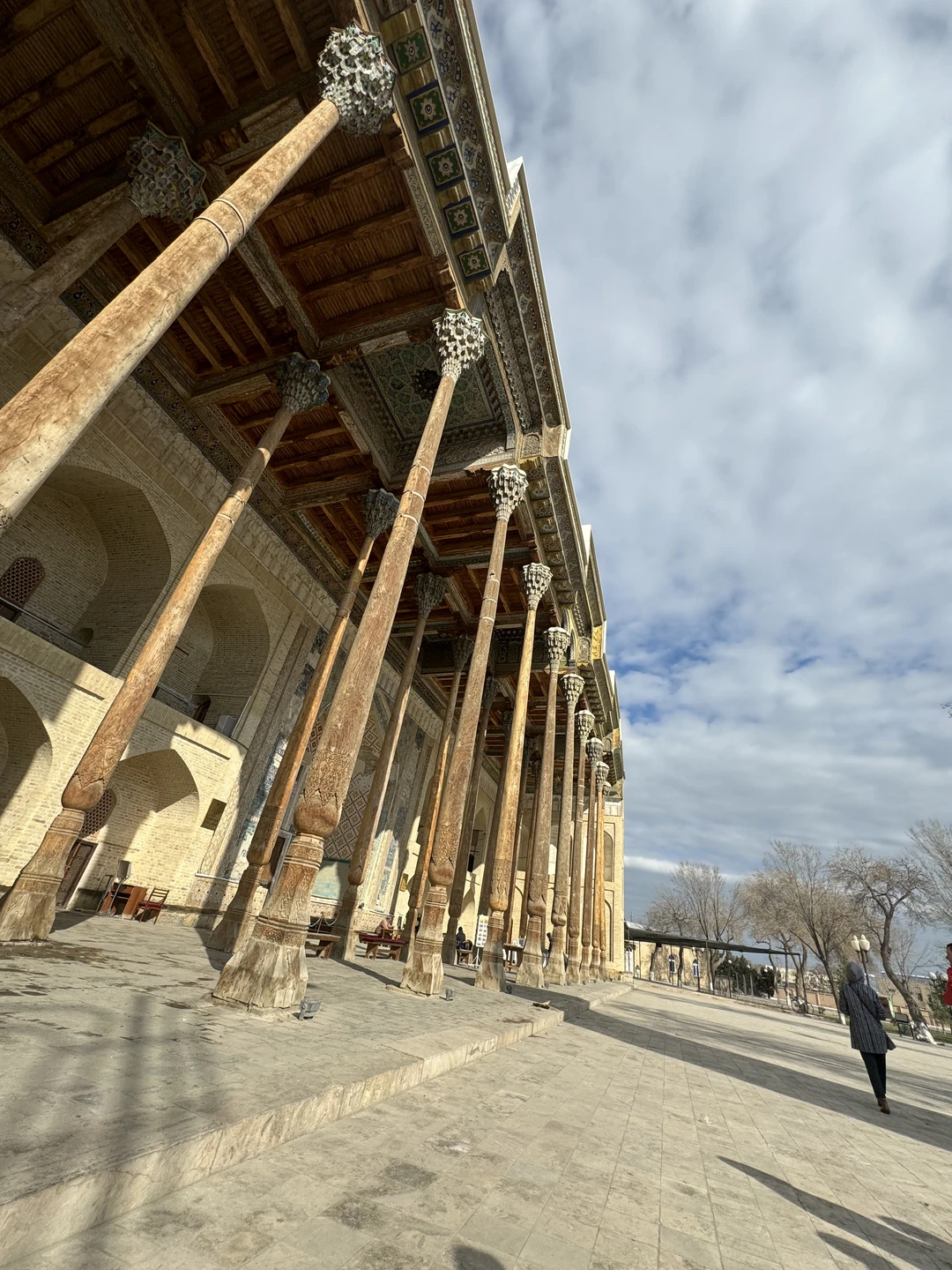 Добрый день. Брали путешествие с 23 по 27 февраля. Погода порадовала, дождя не было, вечером куртки