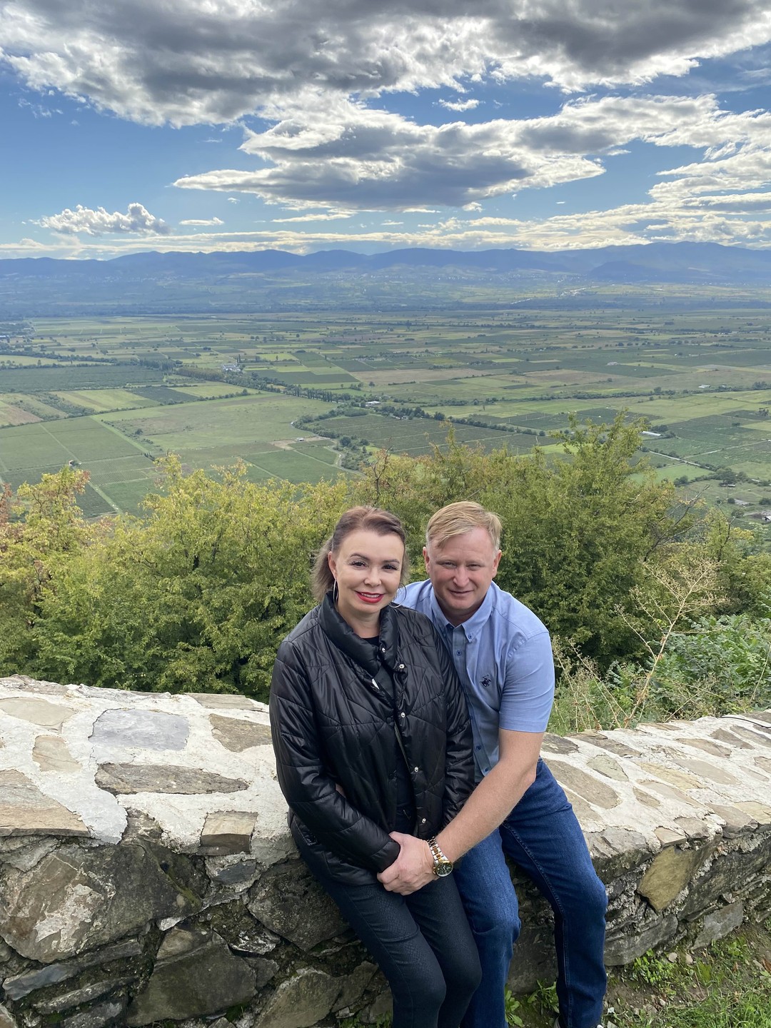 Зураб, это тот человек который искренне любит свою родину и своё дело! Очень интересный, эрудированный. Экскурсия