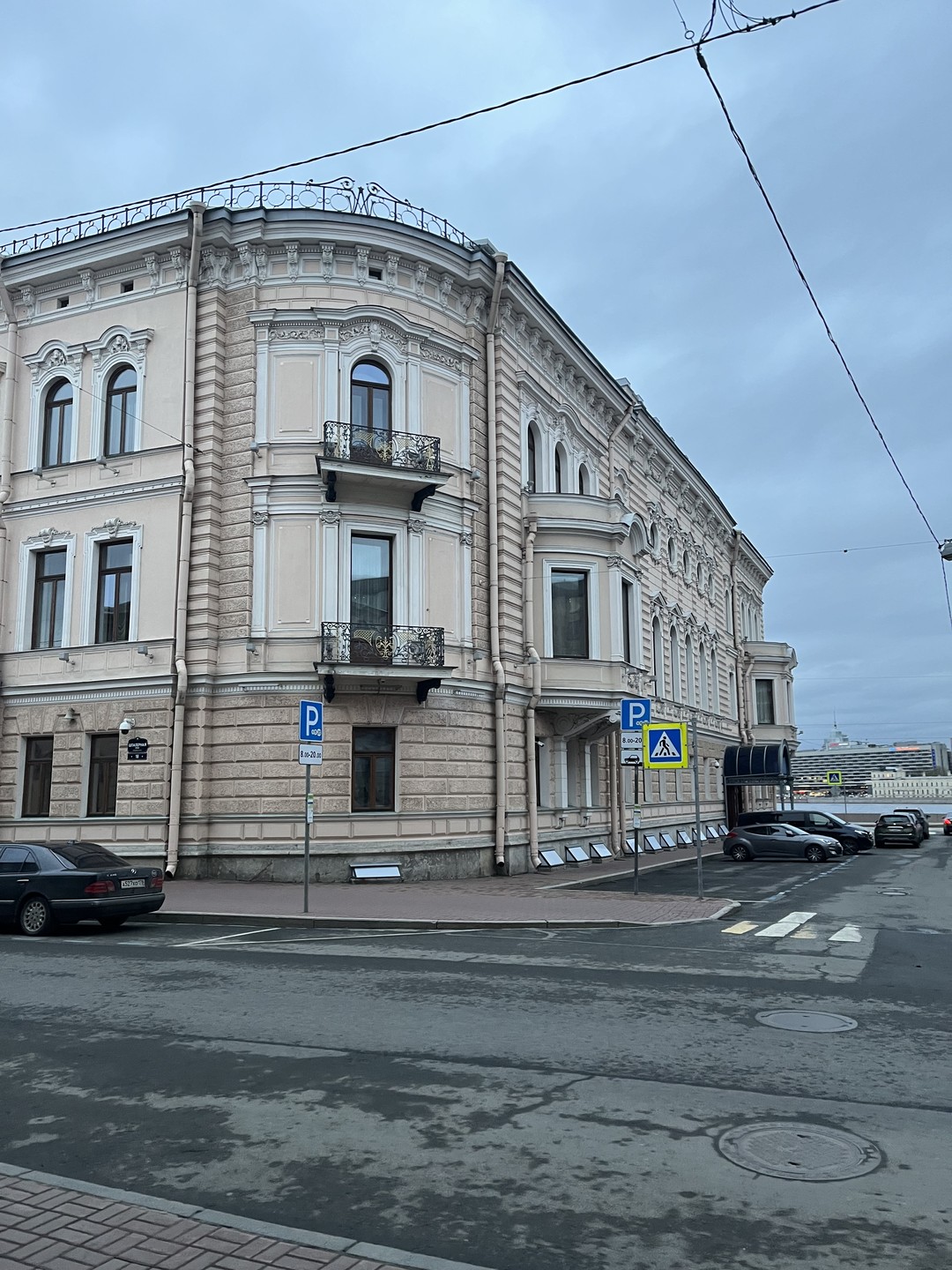 Экскурсия очень понравилась! Александр зажигательно и понятно рассказал о Довлатове. Экскурсовод поведал нам о фактах из