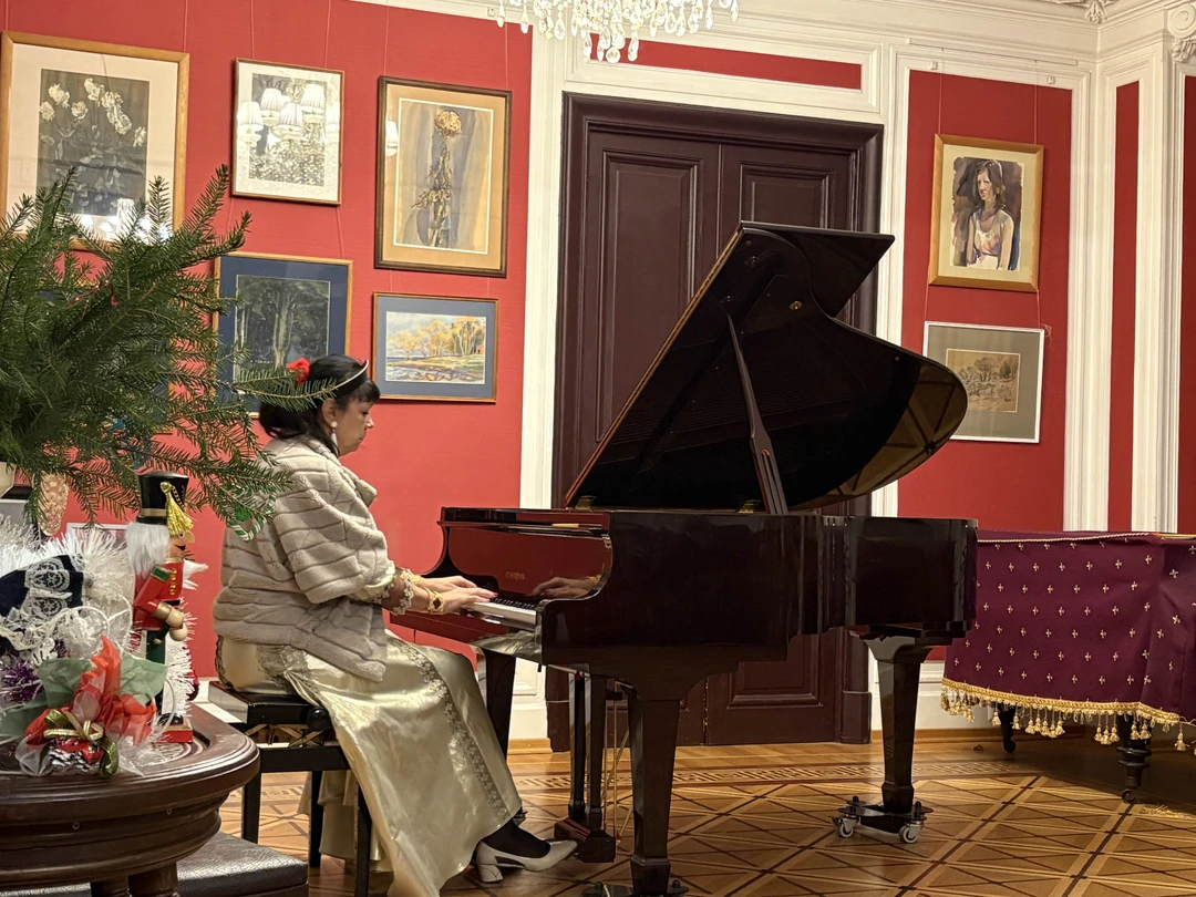 В гости к праправнучке Бенуа: старинная мебель, чаепитие и музыка (Елена)