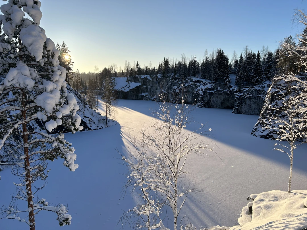 Экскурсию провел гид Кирилл. Очень продуман был рассказ и информация. Информация подавалась частями, соответственно месту, по