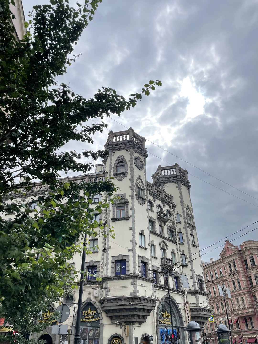 Были на экскурсии с гидом Иваном. Ну очень интересная экскурсия. Рассказывал легко, непринужденно, с шутками. Приятно проведенные 2 часа👍🏻