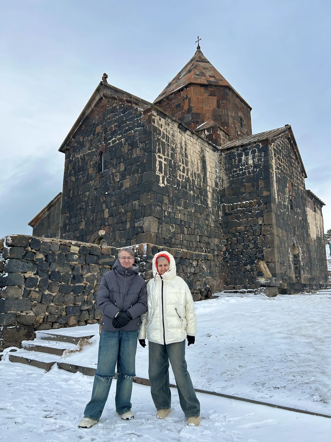 Нам все очень понравилось. Отличный гид. Водитель вез очень хорошо. Транспорт тёплый и удобный