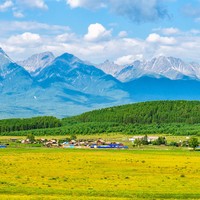 Аршан&nbsp;— минеральный курорт в&nbsp;предгорьях Восточных Саян