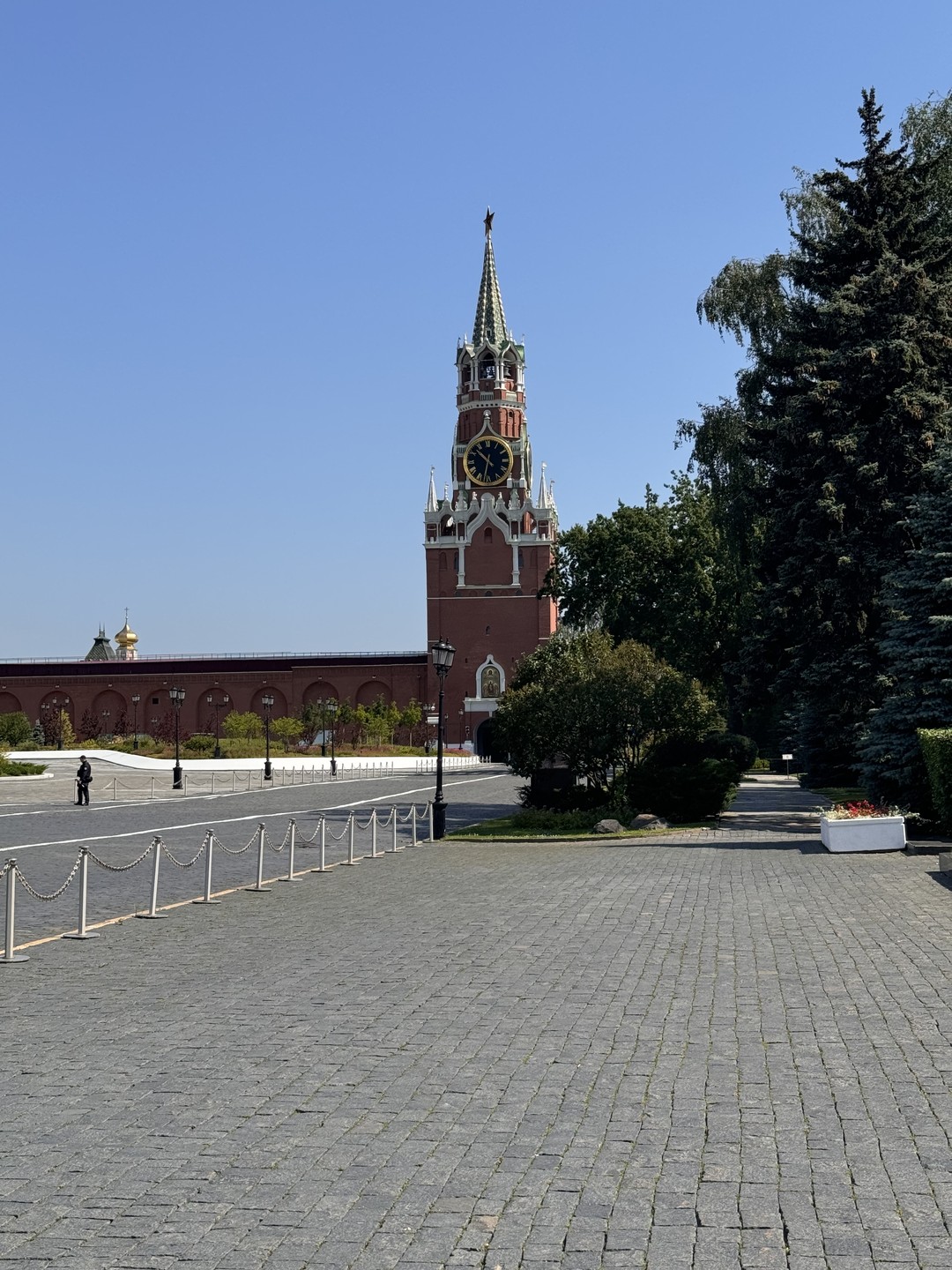 Детская экскурсия по территории Кремля (Дина)