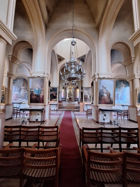 Интересная экскурсия по нетипичному маршруту. Узнали, как строился город, поговорили об архитектуре. Альберт прекрасный рассказчик. Задавали