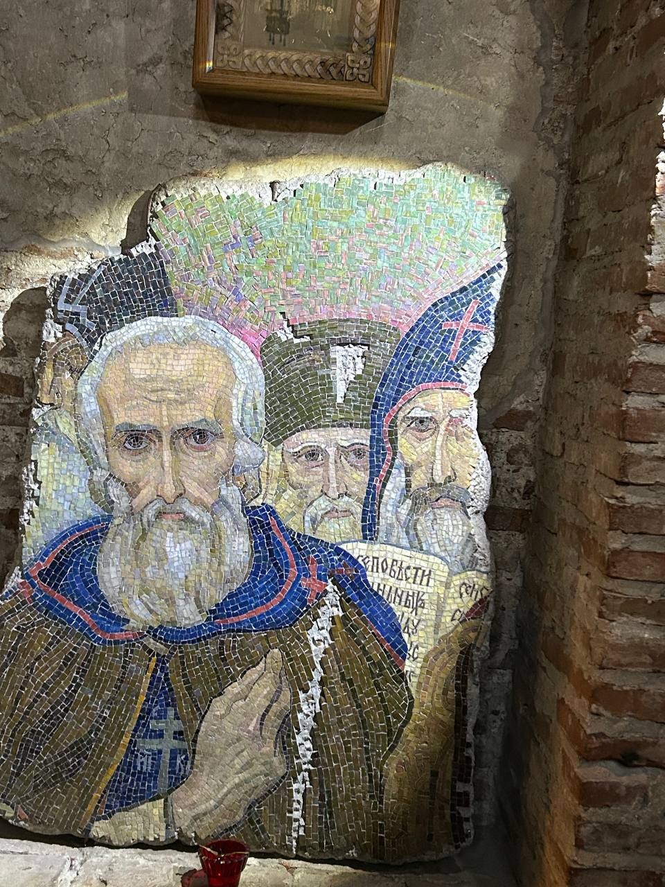 Абсолютно потрясающая экскурсия с гидом, который знает город вдоль и поперек. Причем знает его не только