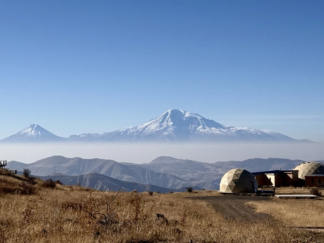 Виктор прекрасный гид и проводник, коммуникация была легкая, все доступно и понятно, очень комфортно. Сама экскурсия потрясающая, очень красиво