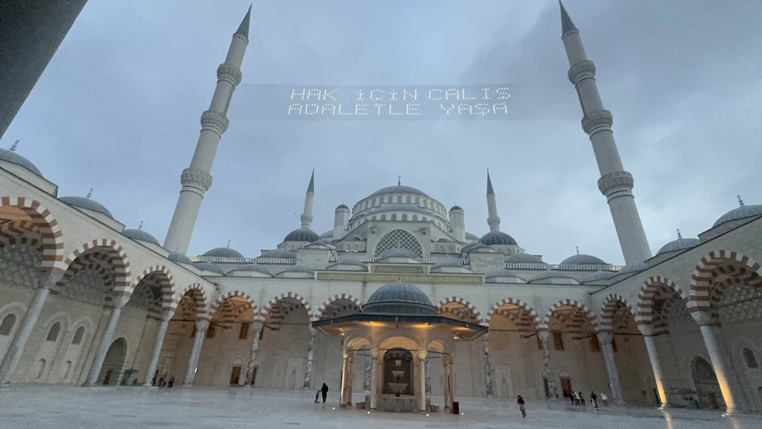 Может причина в нас, тк мы уже часть маршрута посетили сами и предложили гиду поменять маршрут.