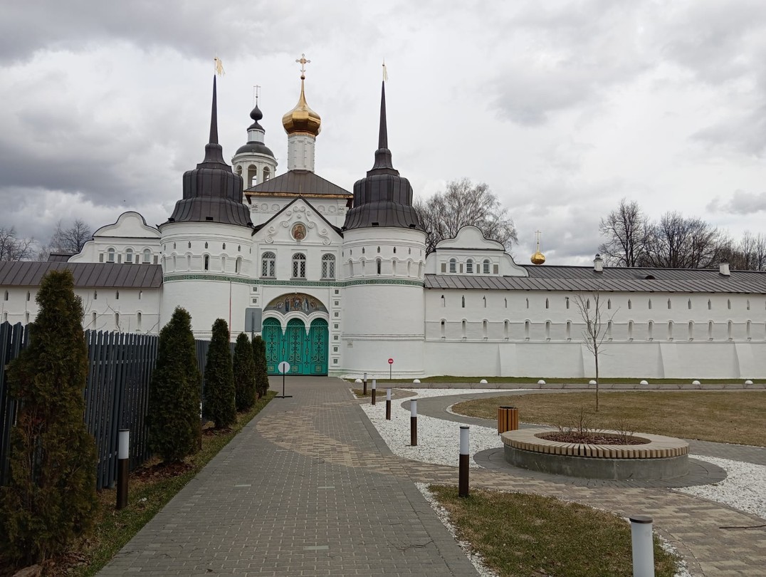 Из Ярославля - в старинный Толгский монастырь (Наталья)