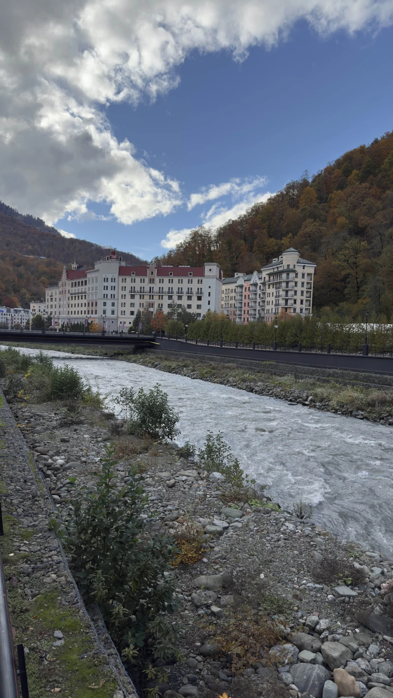 Все очень хорошо организовано) экскурсовод вообще просто супер)) мы хоть и не первый раз на поляне но все равно было очень интересно)