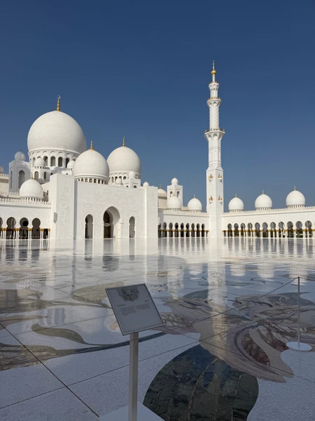 Великолепие столицы: на машине по Абу-Даби (Альберт)