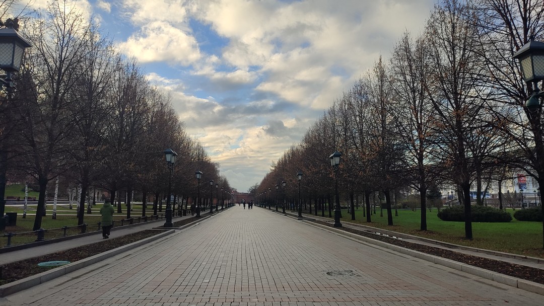 Отличная и действительно нескучная экскурсия вокруг Красной площади с интересной подачей материала