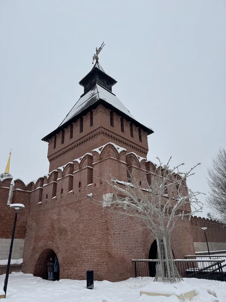 Экскурсию проводил Николай