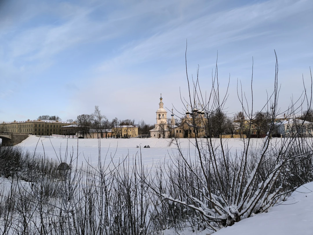 Прекрасная прогулка по исторической набережной города, с "открыточными" видами, с погружением в богатую историю Вологды. Чудесный