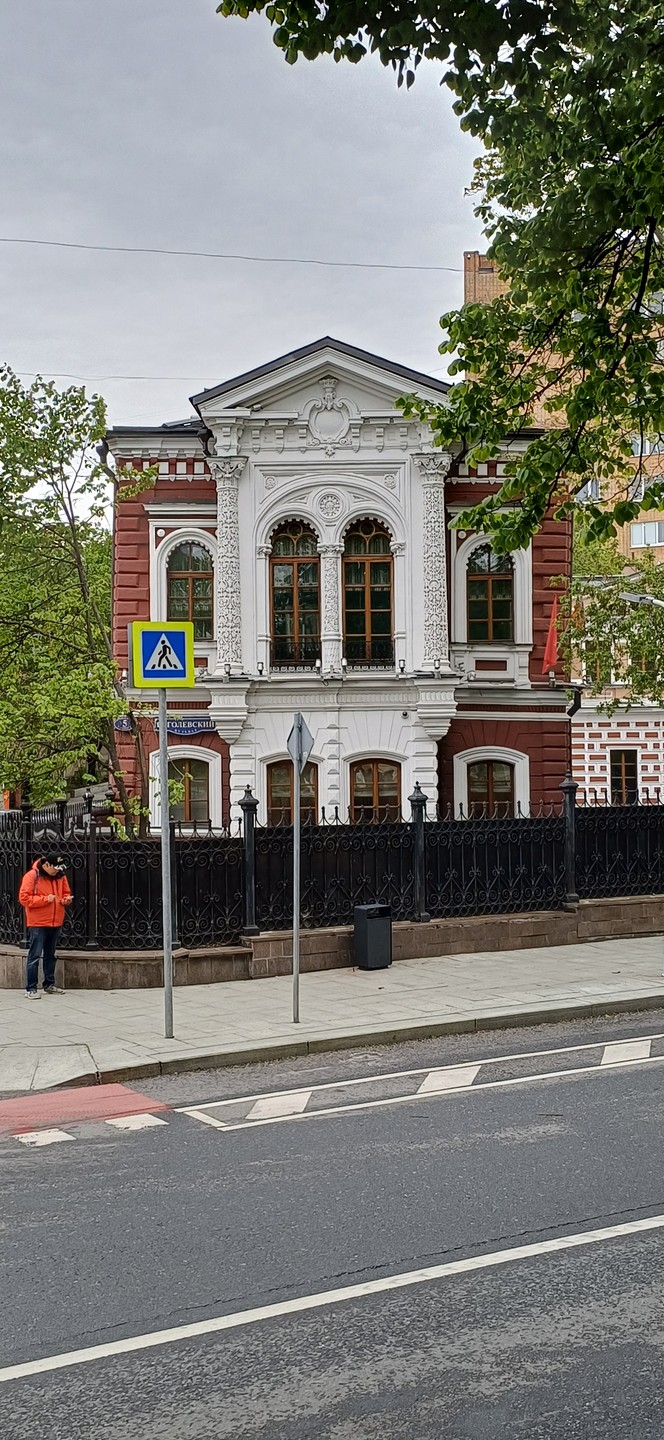 Экскурсия понравилась. Венера большая умница. Очень хорошо чувствует экскурсантов, деликатна и отзывчива. Чувствуется, что гид увлечён