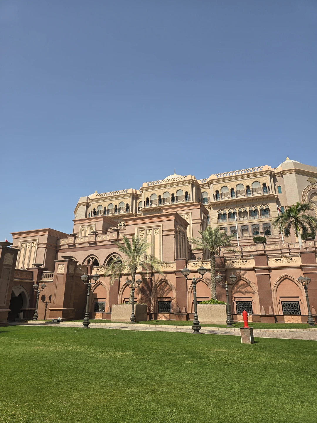 Хочу поделиться своими впечатлениями от нашей последней экскурсии с Али! 🗺️ Наш гид был просто великолепен