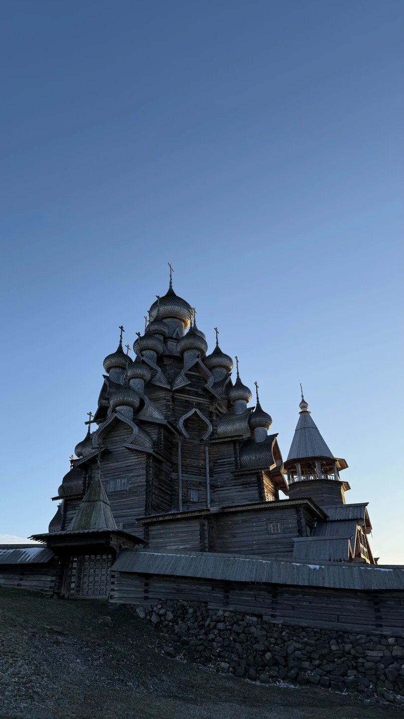 Алексей отличный водитель и рассказчик, было очень интересно. Все прошло согласно плану экскурсии. Впечатления только положительные,