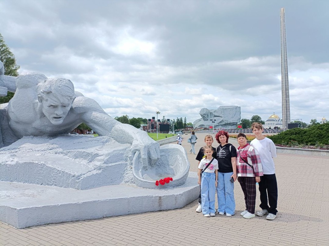Инна провела нам 4.5 часовую экскурсию по городу и Брестской крепости. Впечатления только положительные, Инна великолепно
