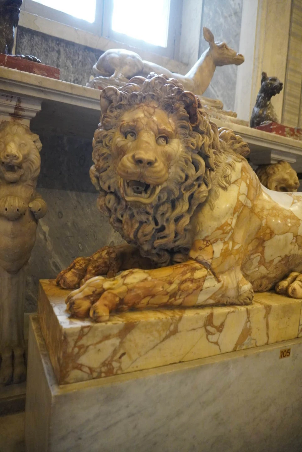 Елена просто замечательный гид, профессионал своего дела. Провела подробную экскурсию, с вниманием к интересным деталям, слушать