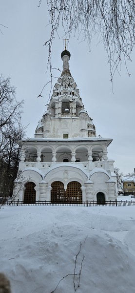 Экскурсионную программу проводил Руслан, очень профессиональный гид, отлично знающий свой город Ярославль, замечательный рассказчик с глубоким