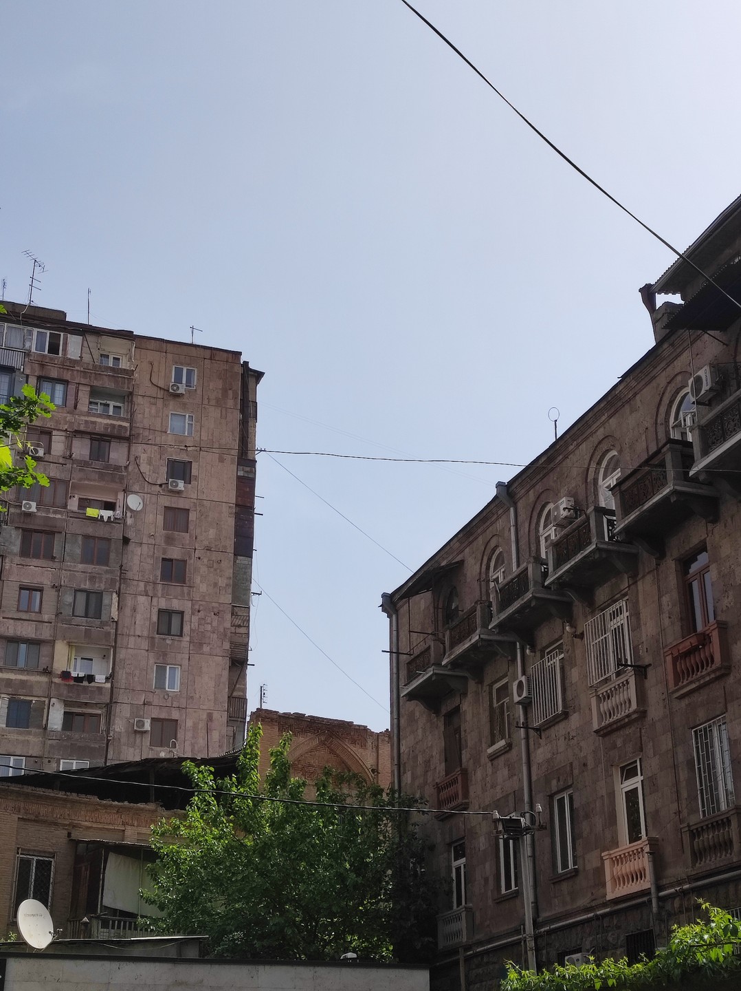 Вардуи дала возможность ощутить дух ереванских дворов - разных по своей сущности и таких человечных))