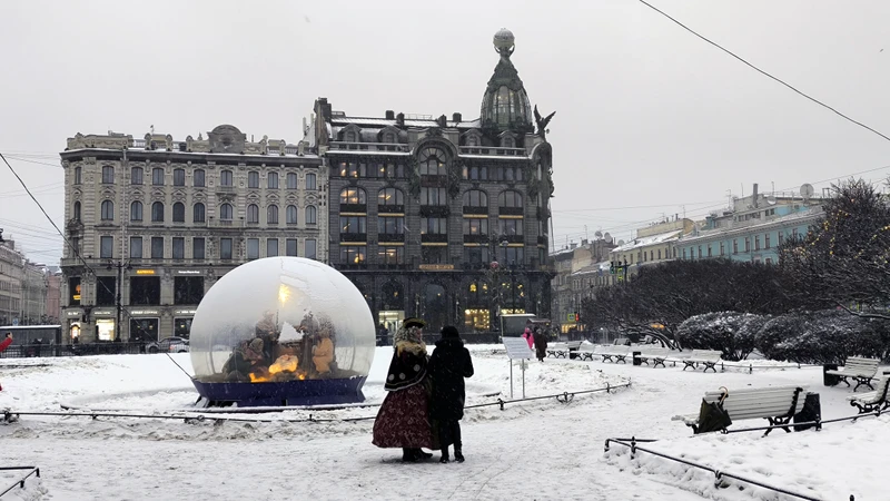 Петербург: за парадными фасадами