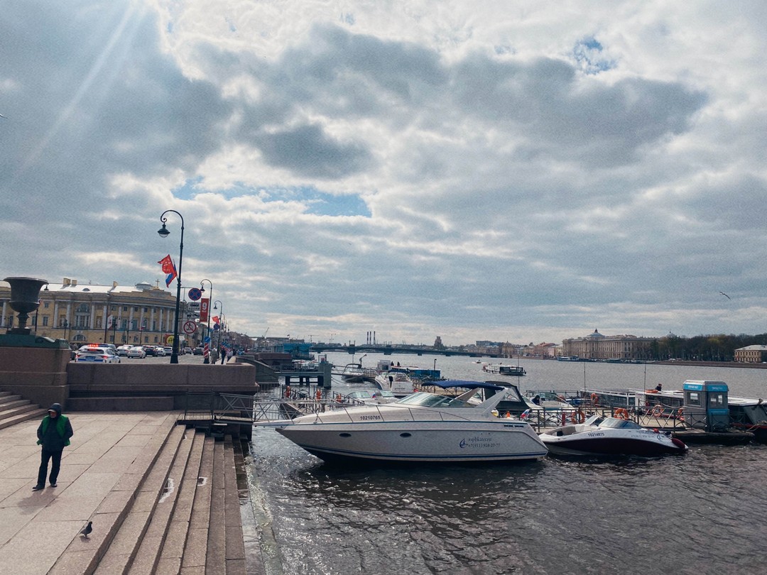 Благодарим за комфортную поездку по Ниве, увидели с воды основные достопримечательности! А аудиогид внутри корабля -