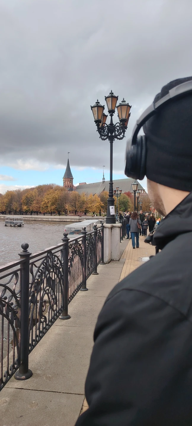 Все было отлично, спокойная прогулка в наушках, комфортно, размеренно, с остановками для фотографий.