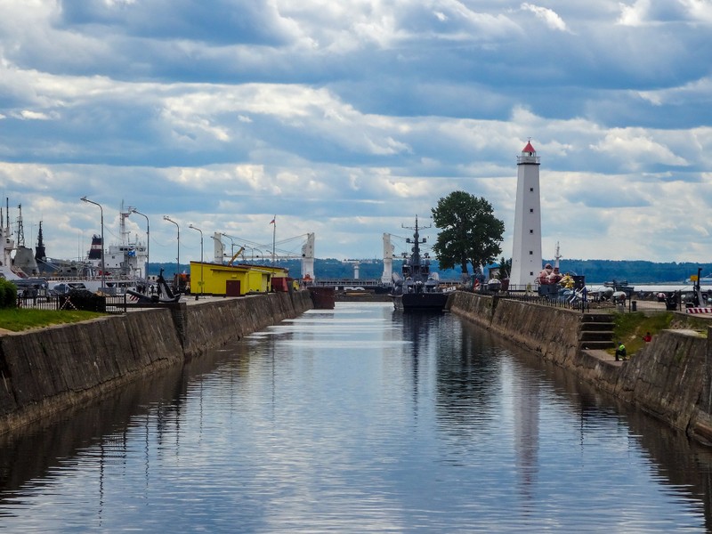 Город-крепость Кронштадт и Нижний парк Петергофа