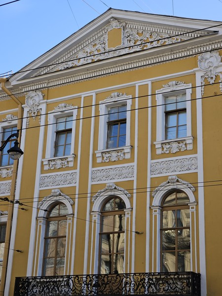 Осталась в восторге от прогулки с Александрой и её рассказа о великом русском поэте! Раскрыла для