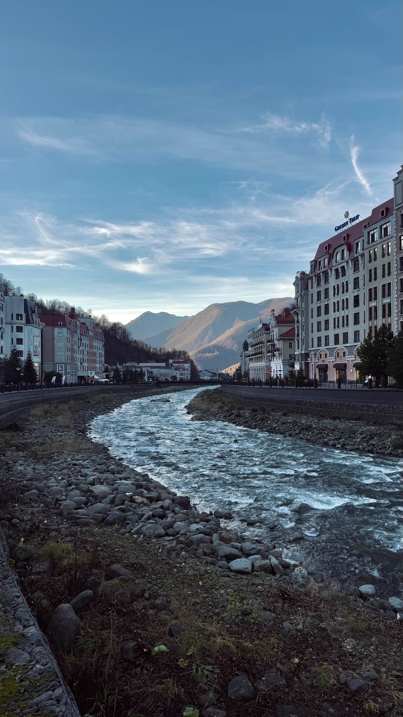 Договорились с Натальей начать путешествие в желаемое время. Выехали пораньше пока все спали, и застали пустые