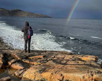 Териберка: каменный пляж, Батарейский водопад, Баренцево моря и кладбище кораблей