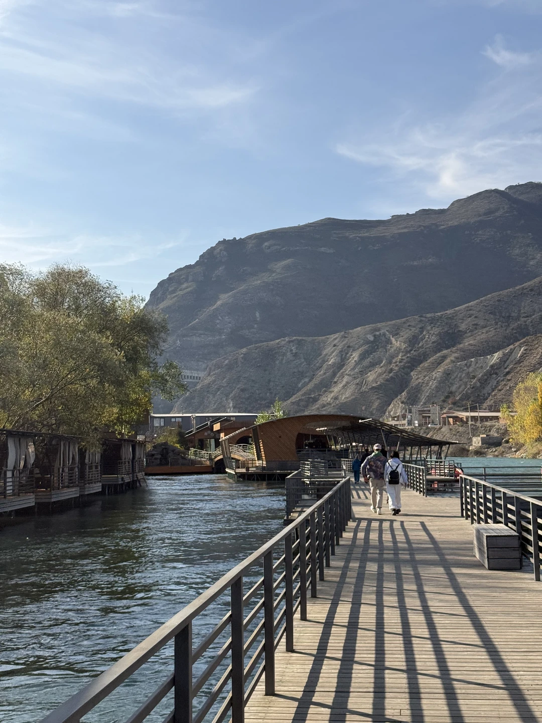 Влюбилась в Дагестан после этой экскурсии, абсолютно крышесносная природа. Мне понравилось всё: комфортный минивэн, рассказы нашего