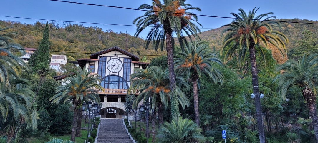 Все прошло отлично, я в полном восторге от природы Абхазии, горы это отдельная любовь, Азамат просто