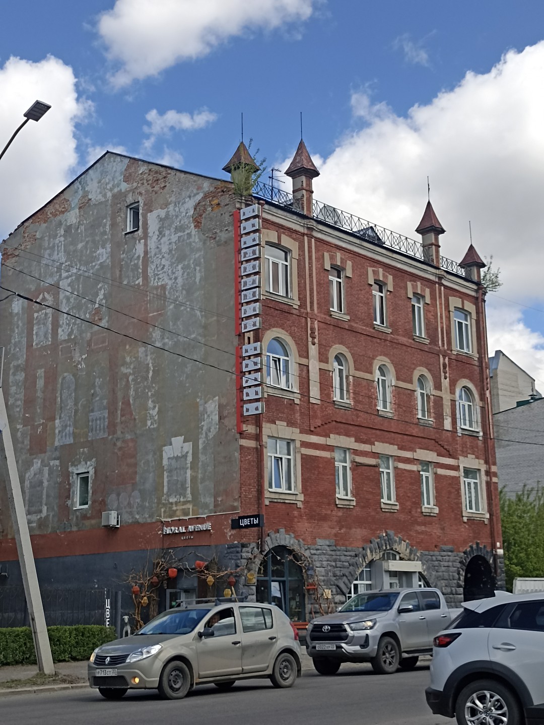 Очень интересная экскурсия для знакомства с городом. Узнали много исторических фактов и городских легенд.