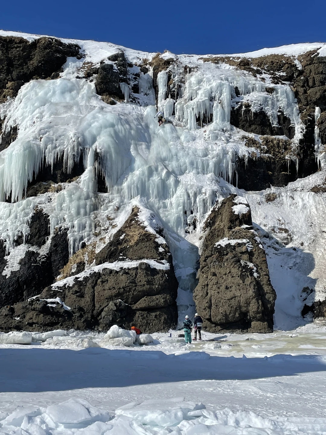 Зимний Сахалин: ледопады, кекуры и замерзшее море (Пасюкова)