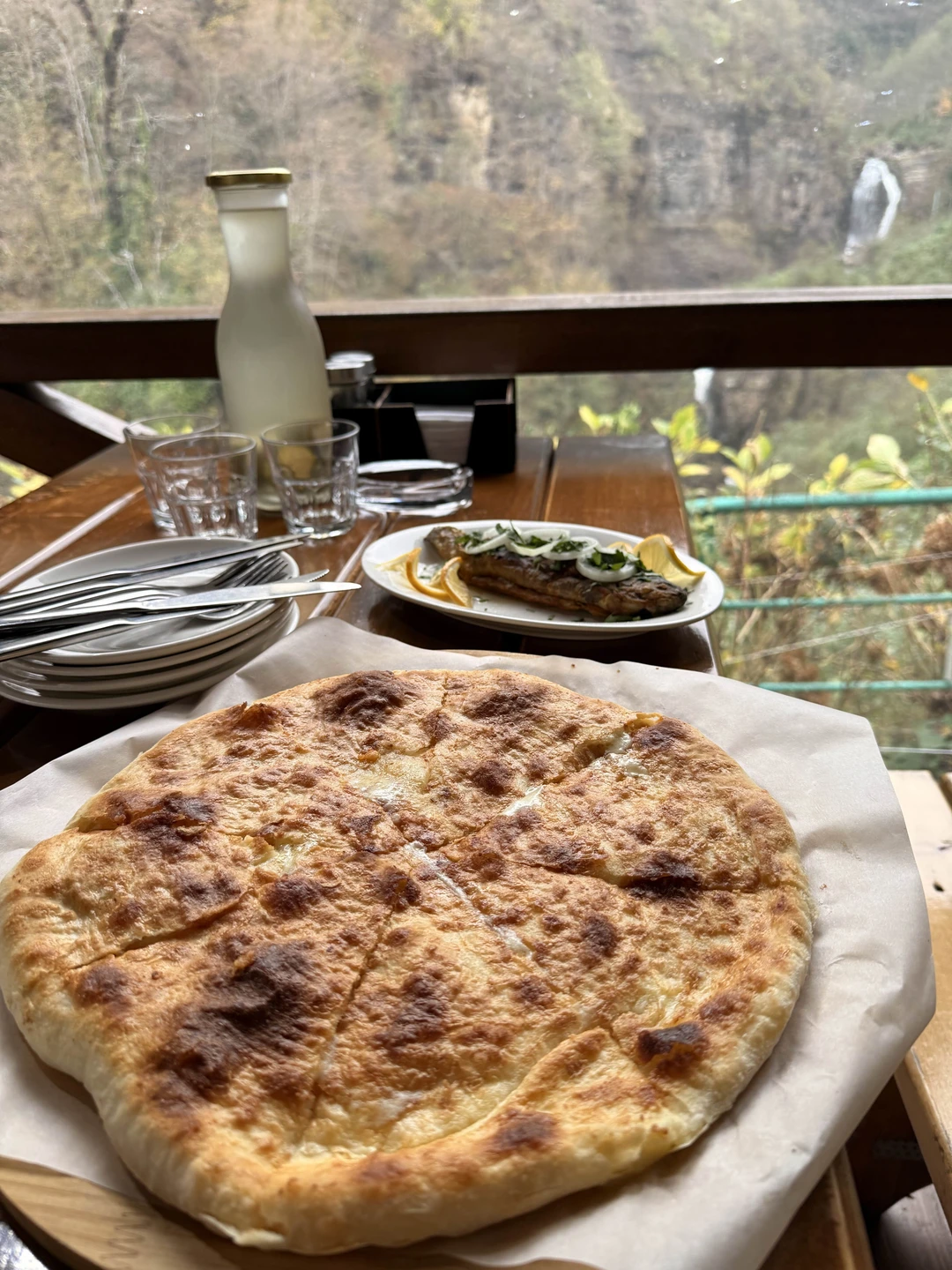 Мы ездили на экскурсию с гидом по имени Гор — и это было одно из самых