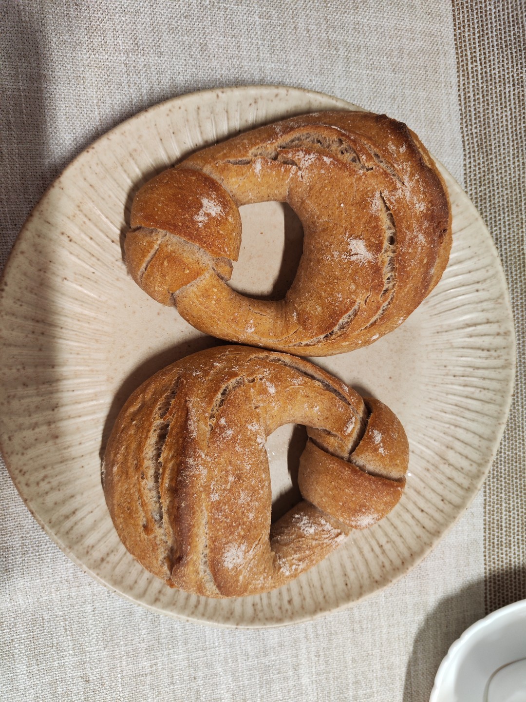 Мастер-класс отказался лучше, чем ожидали. Гостеприимно, вкусно, интересно! Рада, что выбрала именно калачи, а не пряники. Рекомендую!