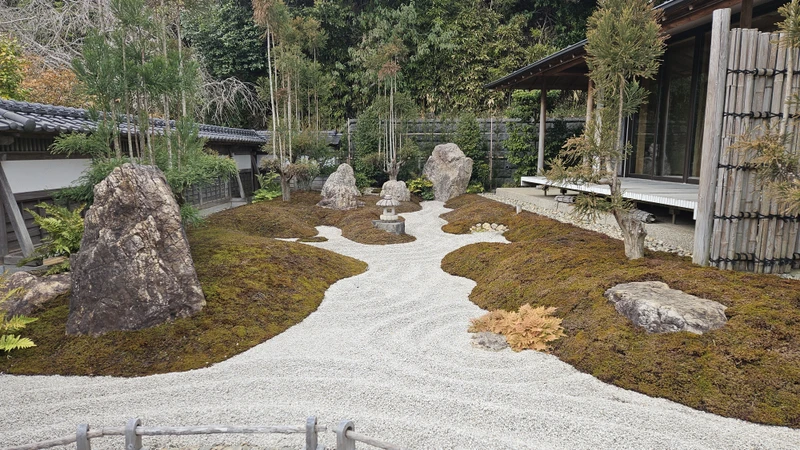 Интересная экскурсия, посетили красивые сады и храмы, прошли по местным улочкам