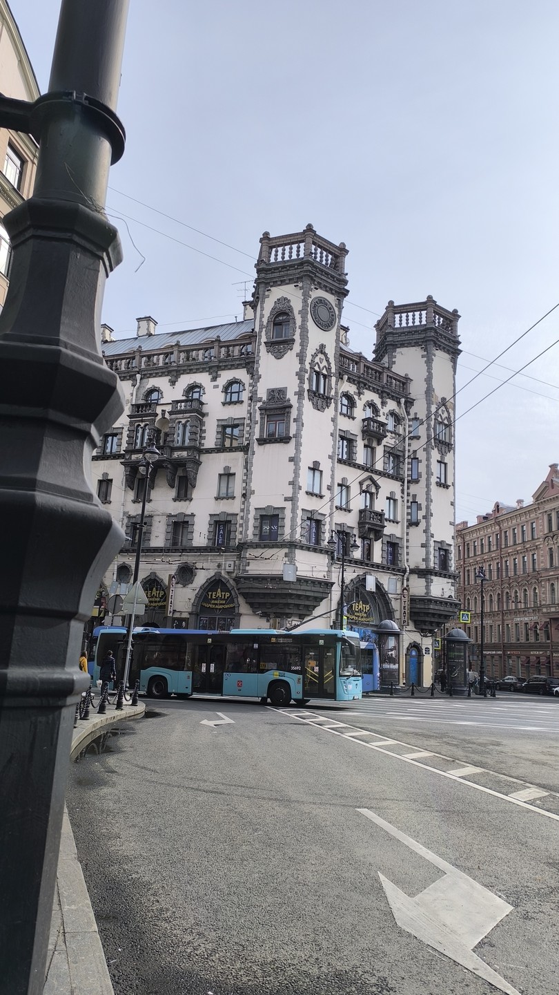 С гидом-проводником - по дворам и парадным Петроградской стороны (Виктория)