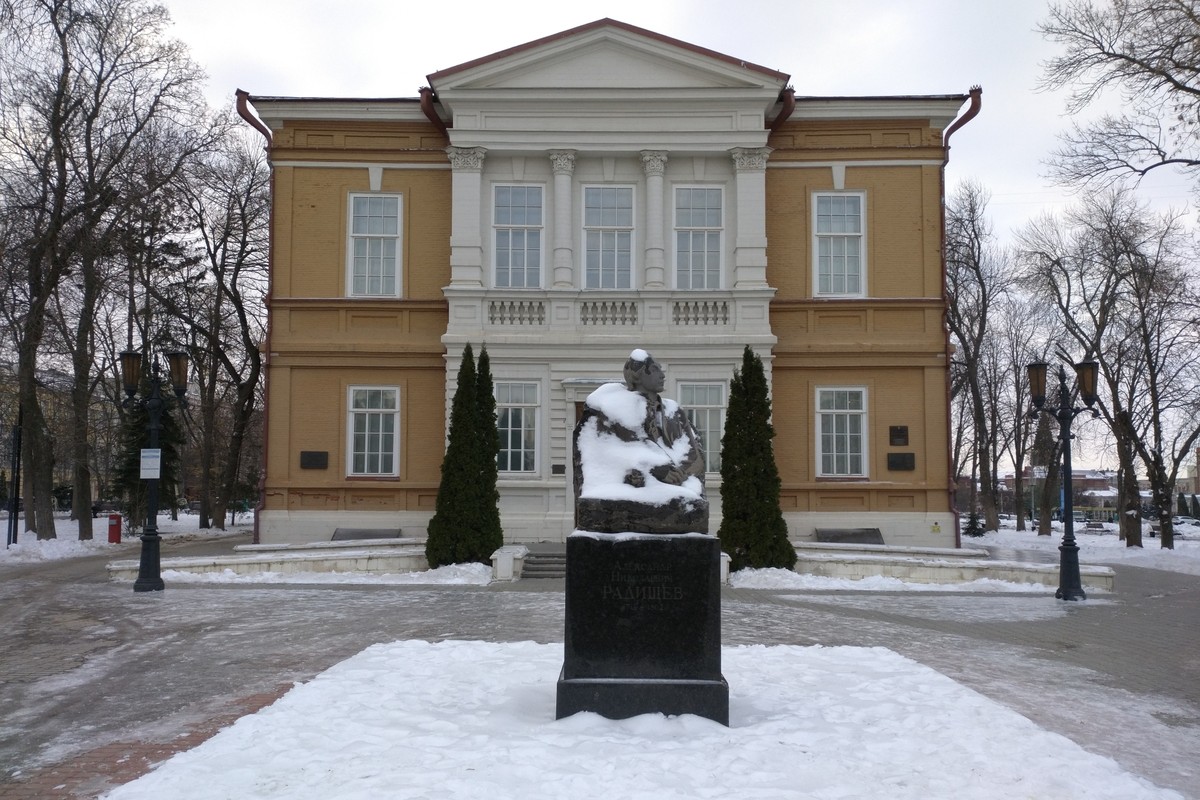 Главная площадь Саратова глазами исследователя (в мини-группе) (8/10)